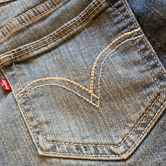 Levi Medium Washed Denim Shorts - Picture 3 of 6